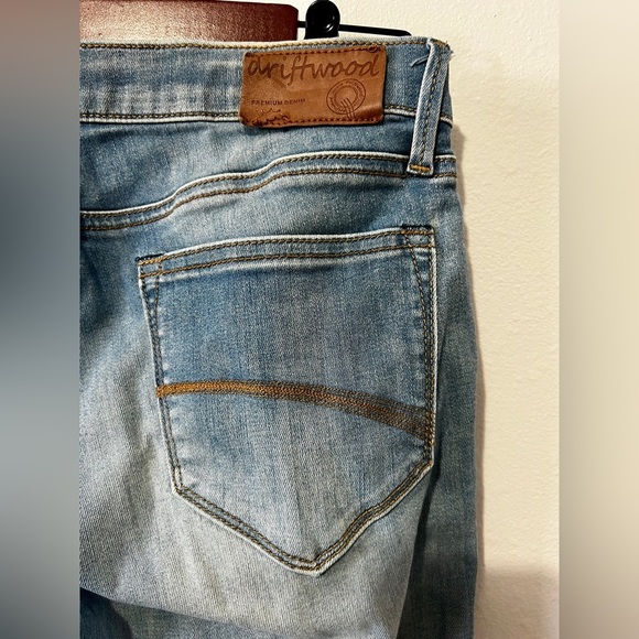 Driftwood Sophia Cropped Straight Leg Cuffed Jean - Size 27 - Picture 6 of 15